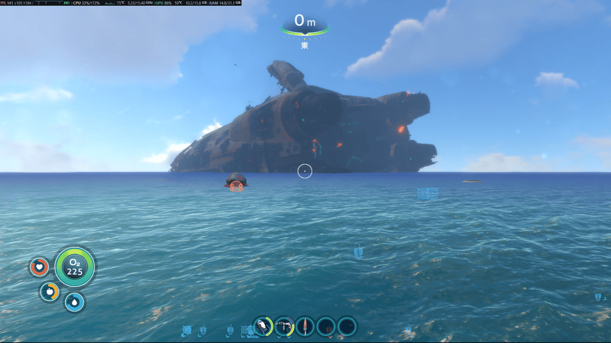 海上から巨大なオーロラ号を眺めた初代Subnauticaのプレイ画面